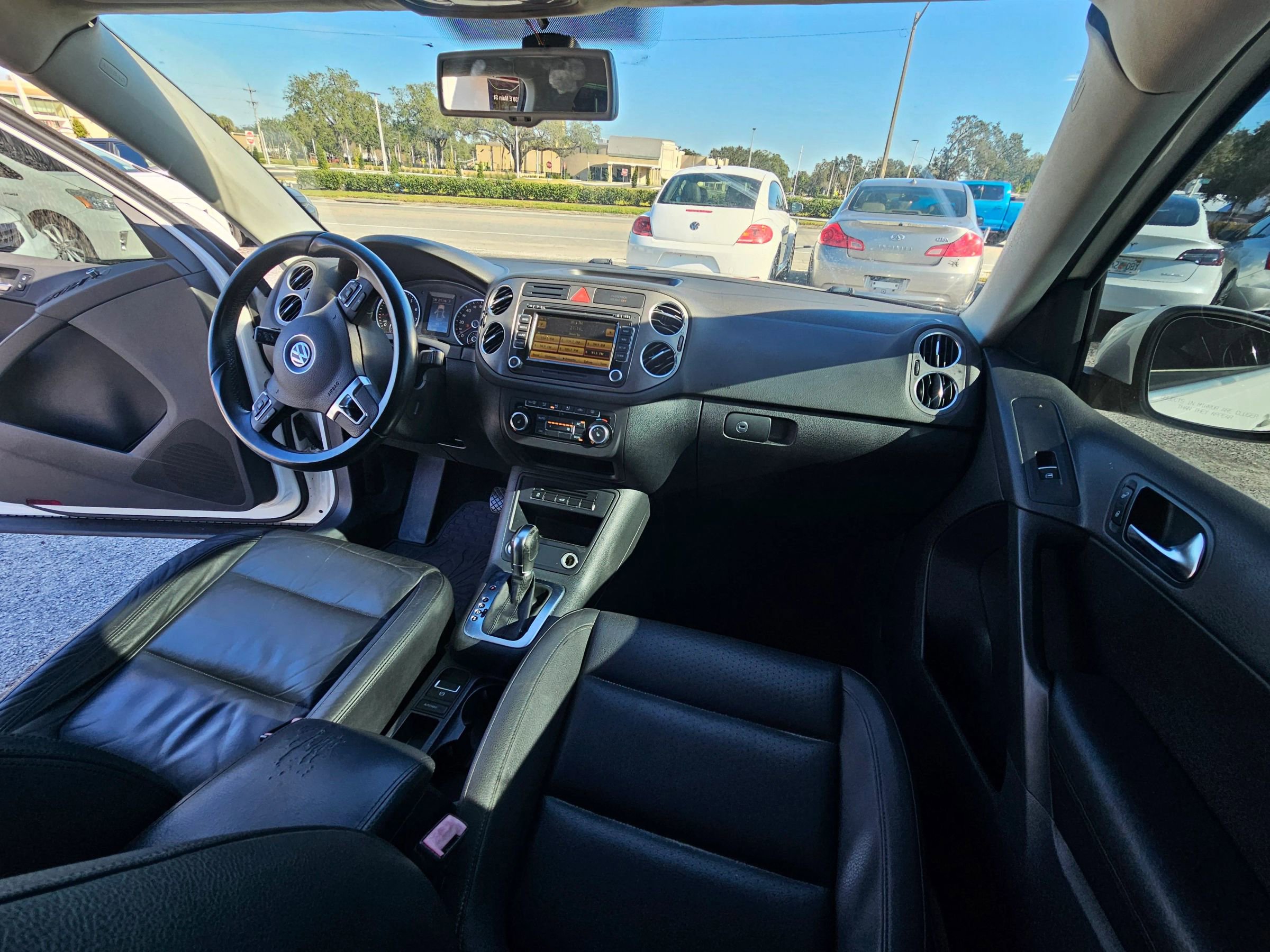 Used 2011 Volkswagen Tiguan SEL image 16