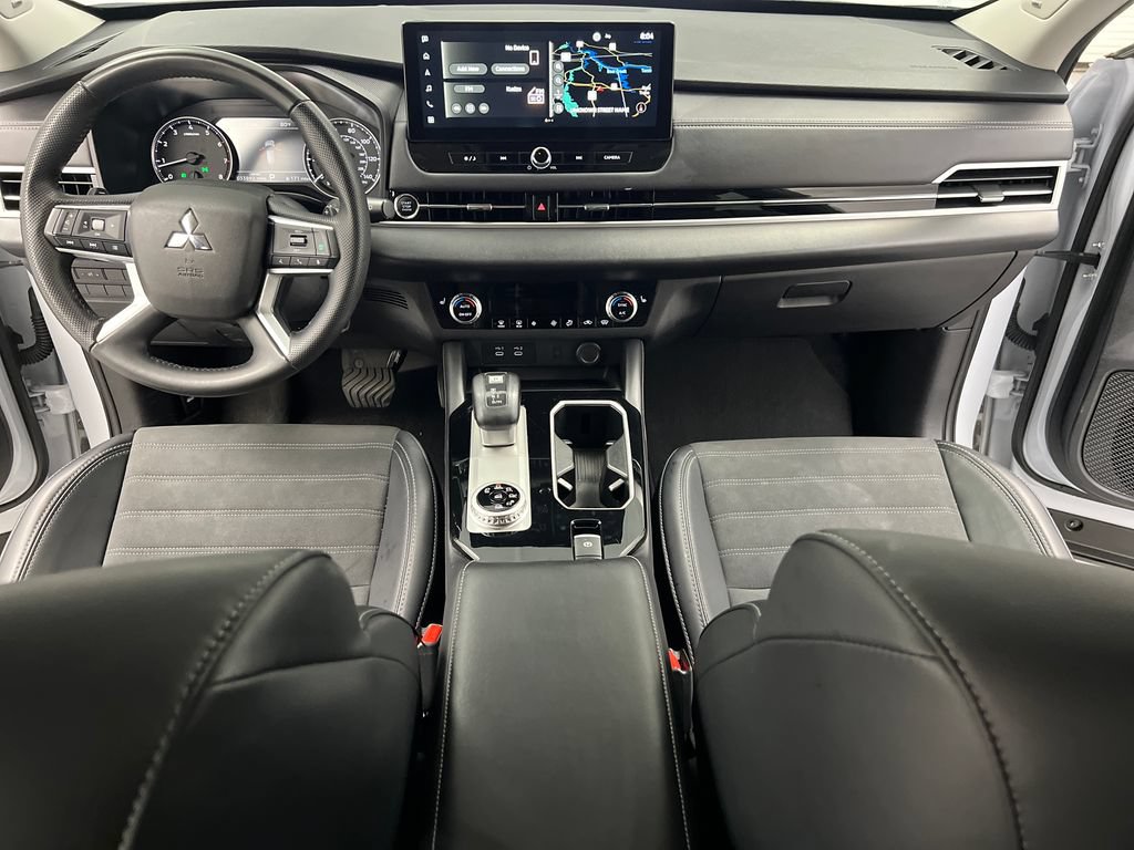 Used 2025 Mitsubishi Outlander SE AWD/4WD image 47
