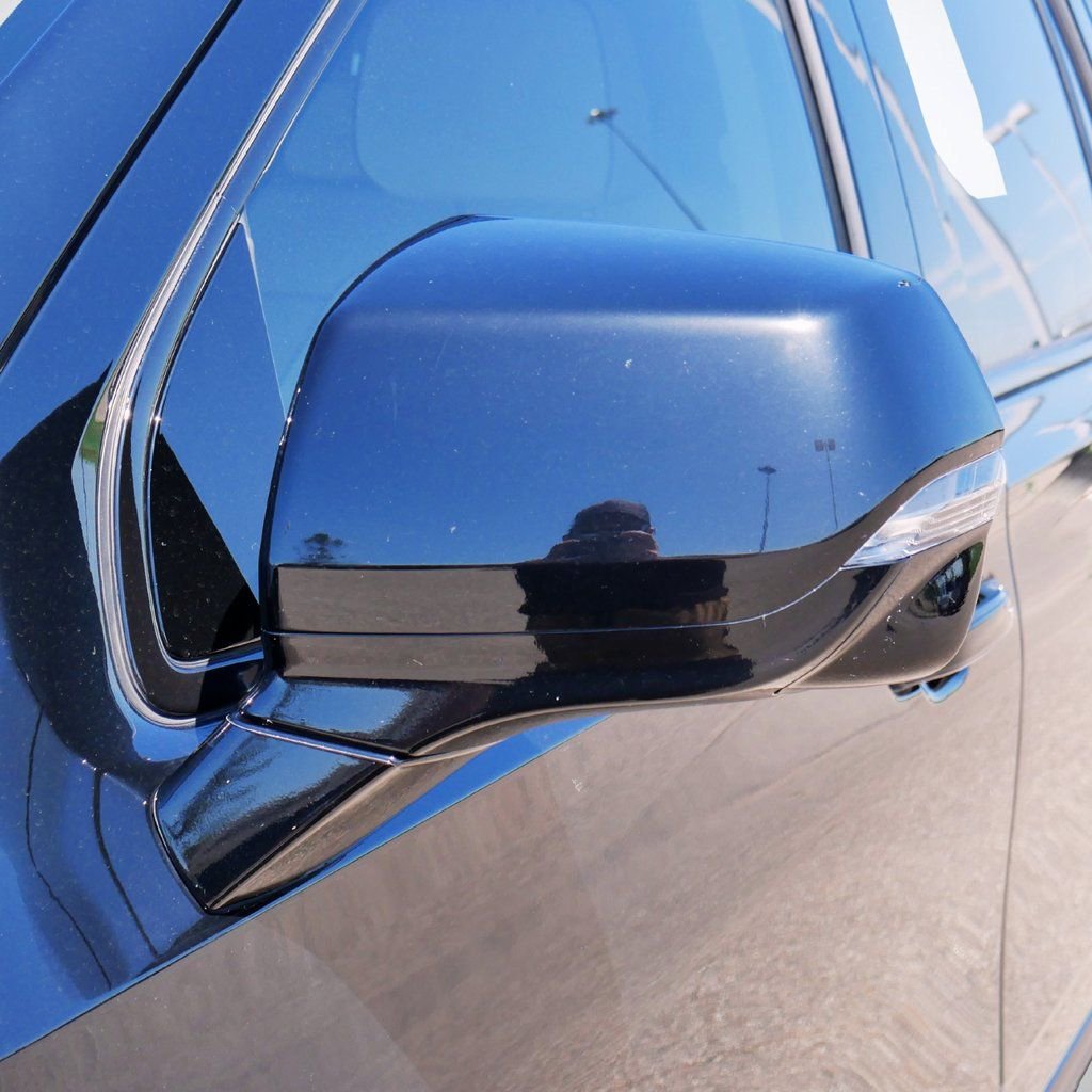 Used 2023 GMC Yukon XL Denali image 13