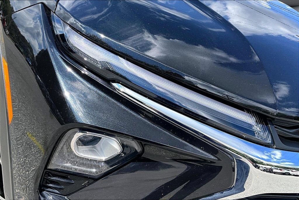 Used 2025 Chevrolet TrailBlazer LT AWD/4WD image 32