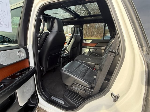 Used 2020 Lincoln Navigator Reserve w/ Luxury Package image 13