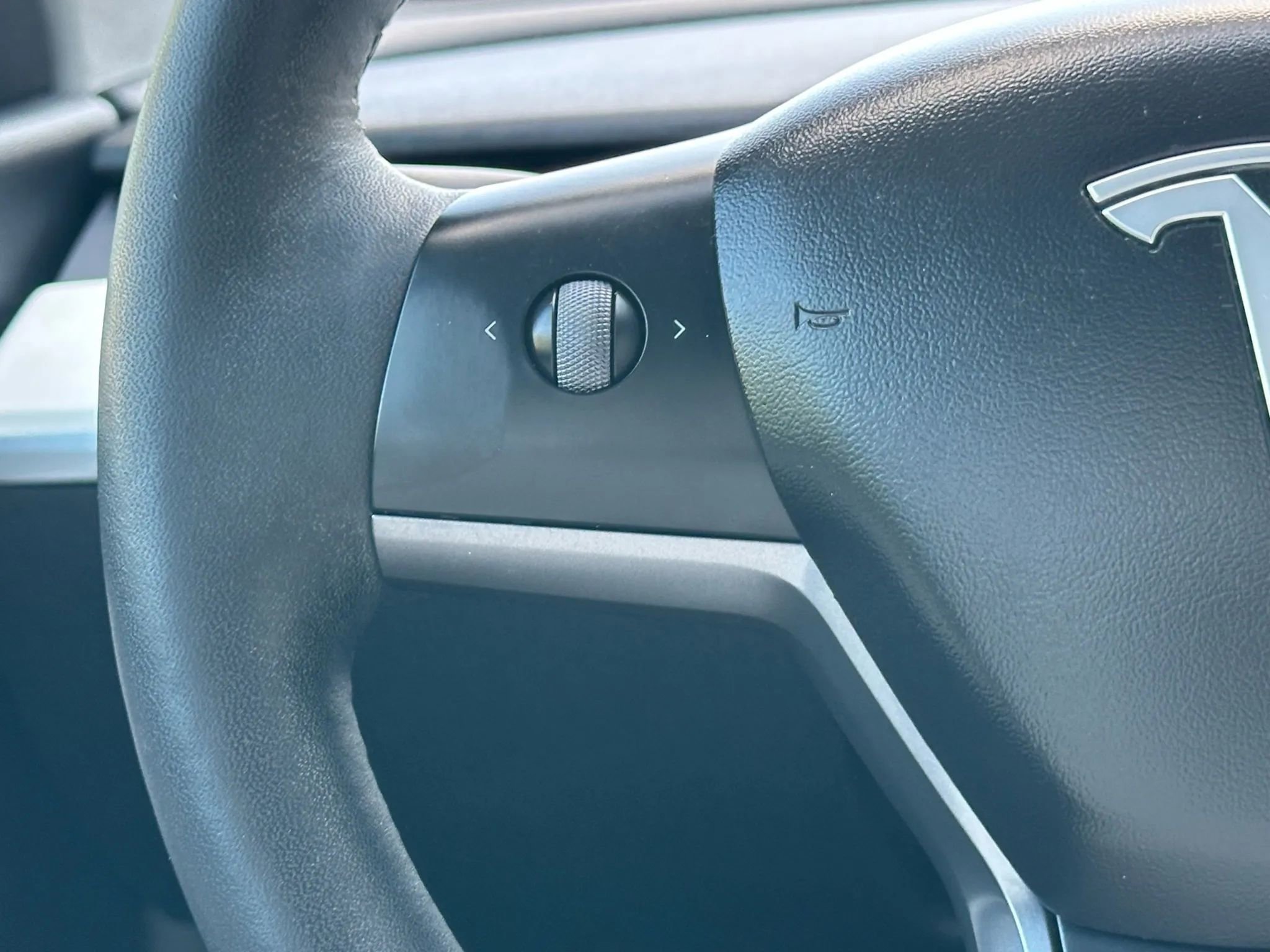 Used 2021 Tesla Model Y Long Range image 32