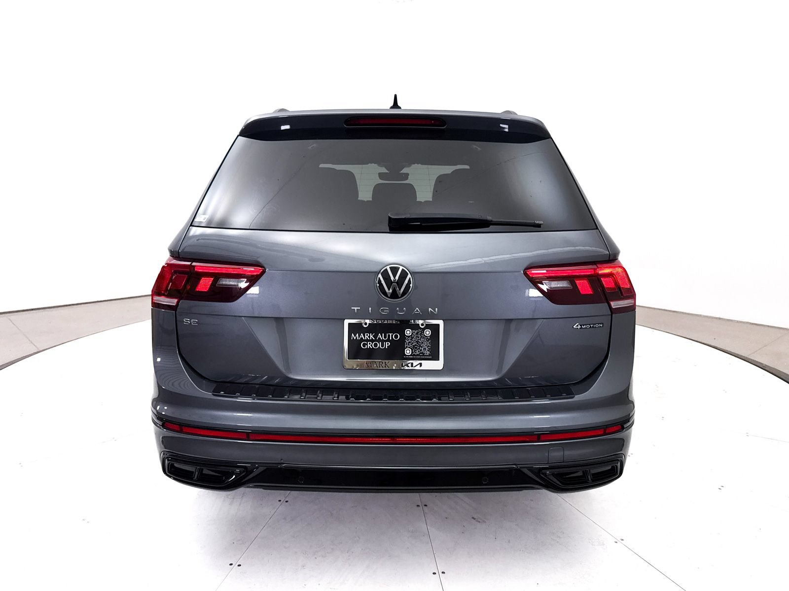 Used 2024 Volkswagen Tiguan SE R-Line AWD/4WD image 17