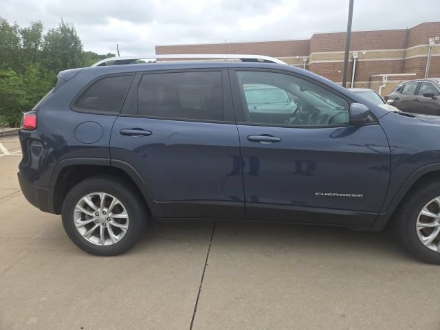 Used 2021 Jeep Cherokee Latitude FWD image 4