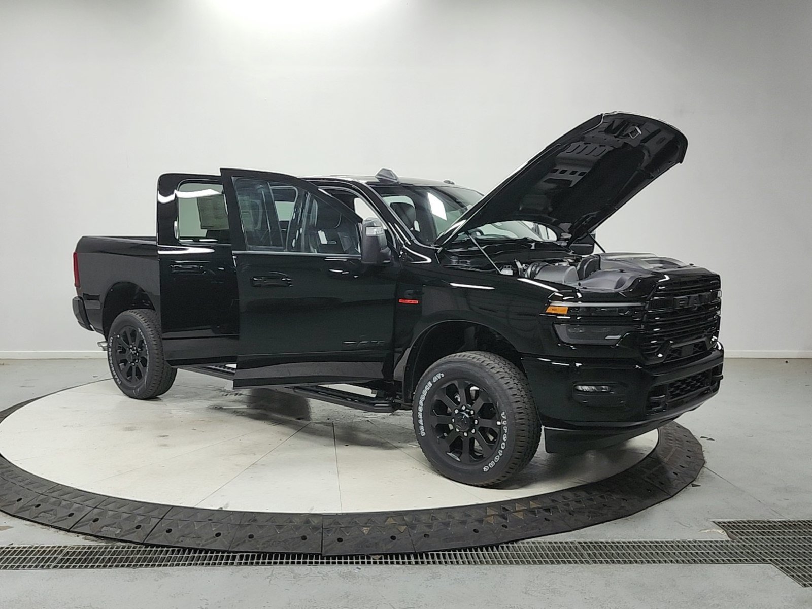 New 2026 RAM 2500 Laramie AWD/4WD image 10