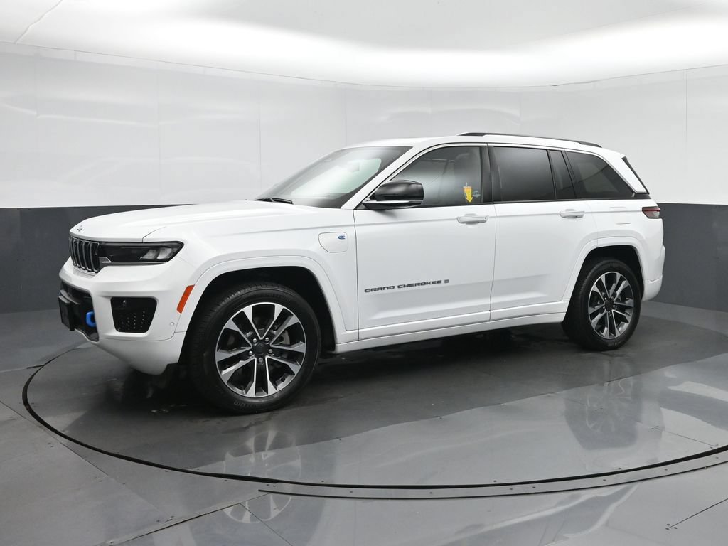 Used 2023 Jeep Grand Cherokee Overland w/ Advanced Protech Group III AWD/4WD image 3