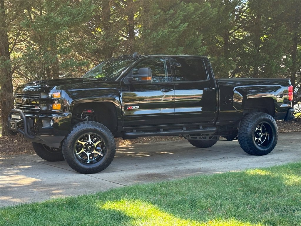 Used 2017 Chevrolet Silverado 2500 LTZ image 9