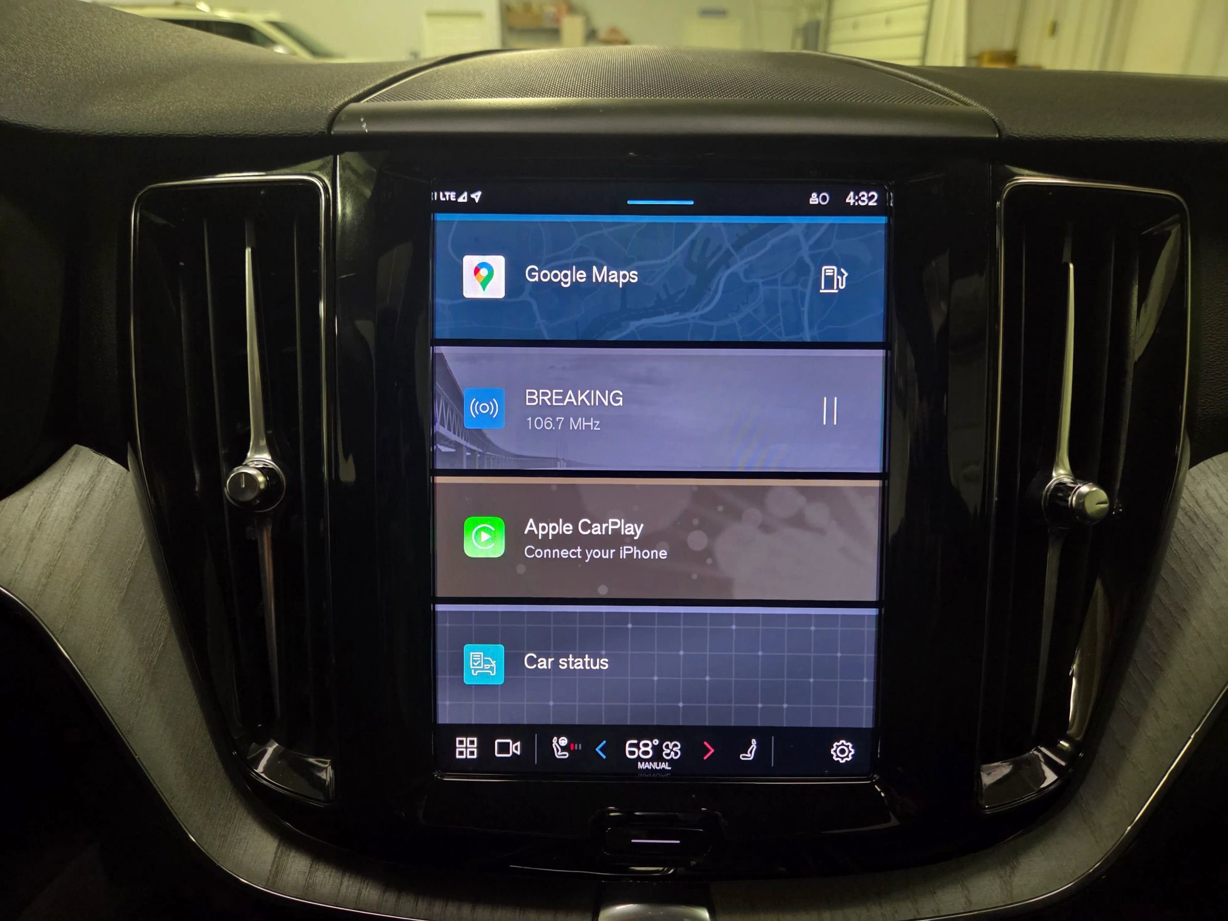 Used 2025 Volvo XC60 B5 Plus image 28