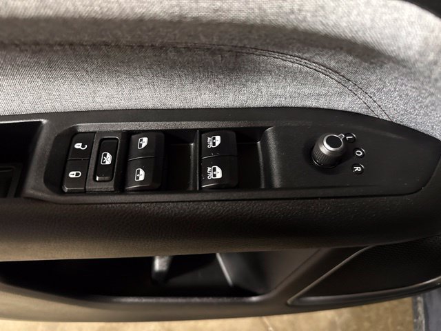 Used 2023 Jeep Compass Latitude AWD/4WD image 4