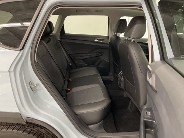 Used 2025 Volkswagen Taos SE AWD/4WD image 10