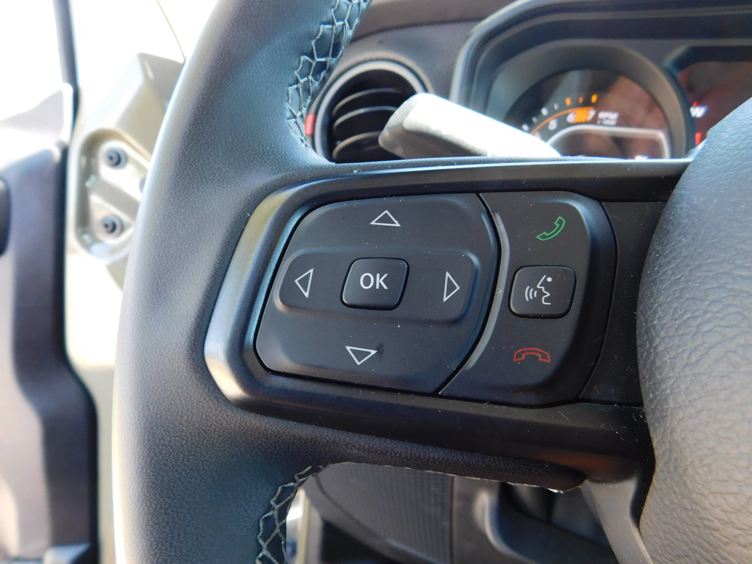 Used 2025 Jeep Wrangler Unlimited Rubicon AWD/4WD image 26