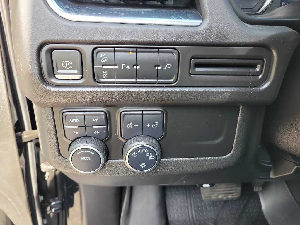 Used 2021 Chevrolet Suburban Z71 AWD/4WD image 26