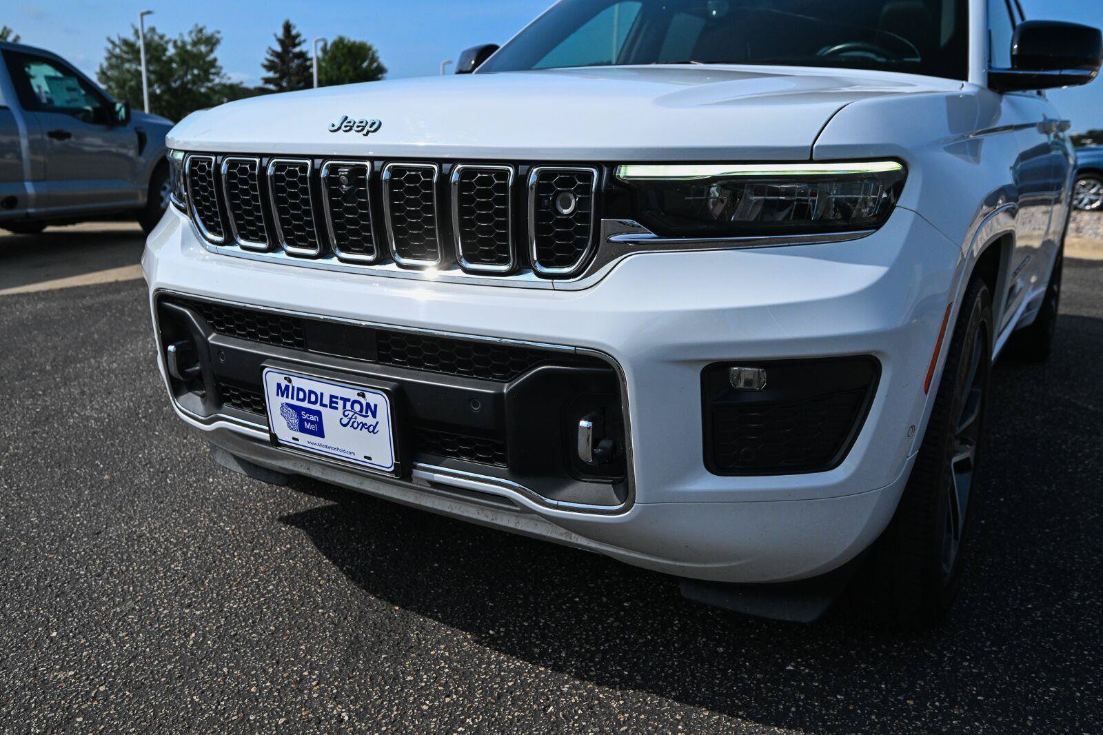 Used 2022 Jeep Grand Cherokee Overland w/ Adv Protech Group III AWD/4WD image 11