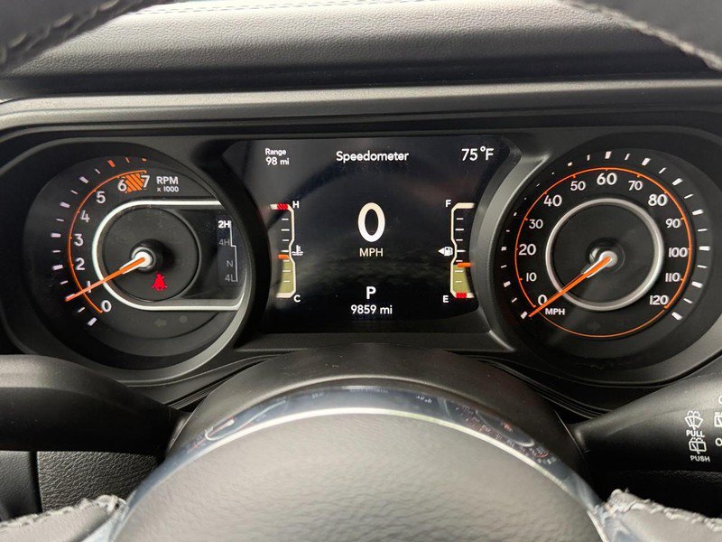 Used 2025 Jeep Wrangler Unlimited Sahara AWD/4WD image 30