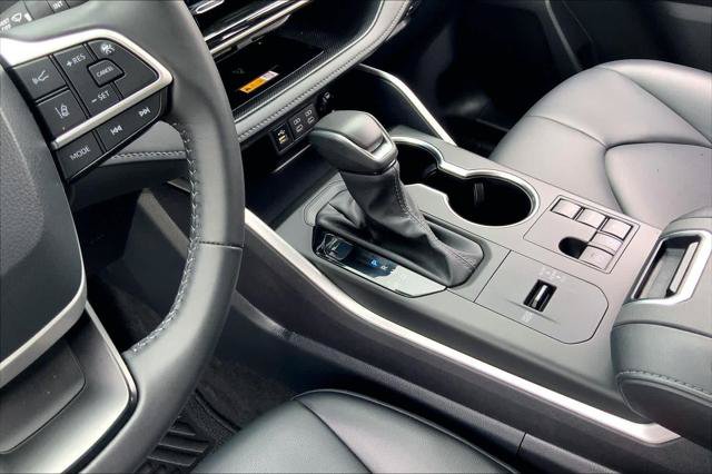 Certified 2024 Toyota Highlander XLE FWD image 16