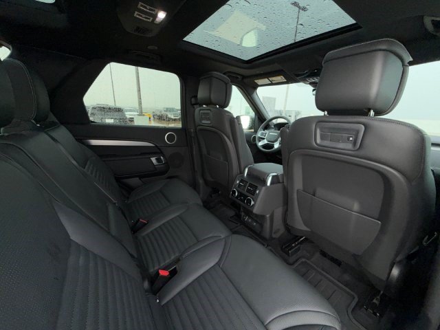 Certified 2026 Land Rover Discovery Limited Edition AWD/4WD image 17