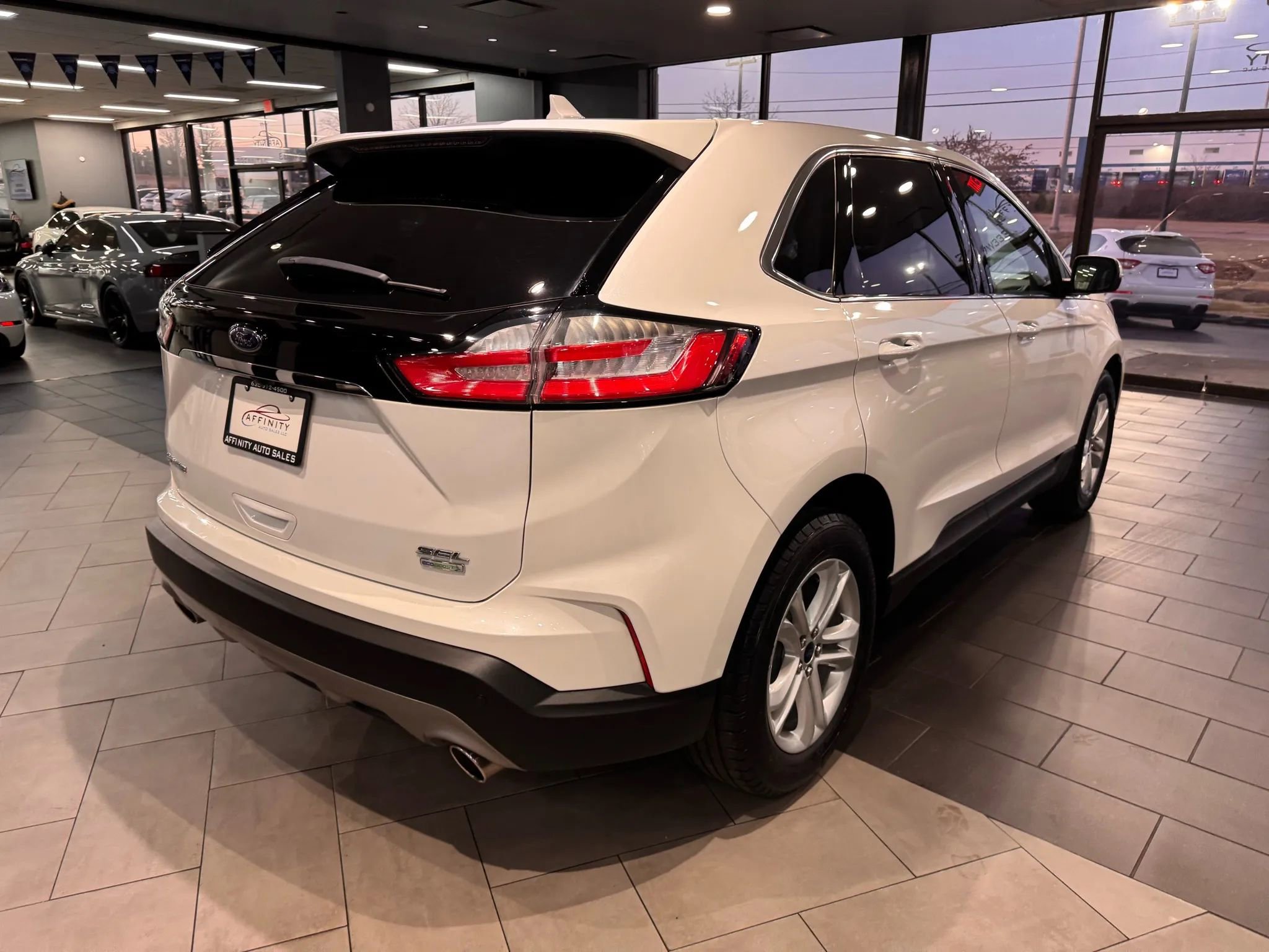 Used 2020 Ford Edge SEL w/ Cold Weather Package image 5