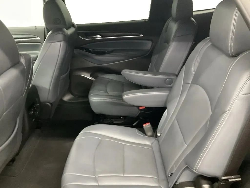 Used 2024 Buick Enclave Premium image 11