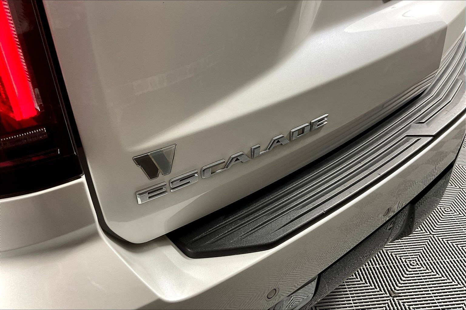 Used 2025 Cadillac Escalade Premium Luxury Platinum AWD/4WD image 24
