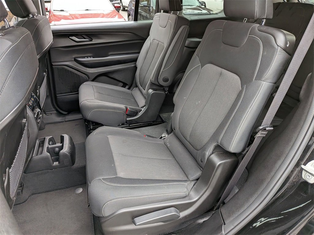 Used 2023 Jeep Grand Cherokee L Laredo image 22