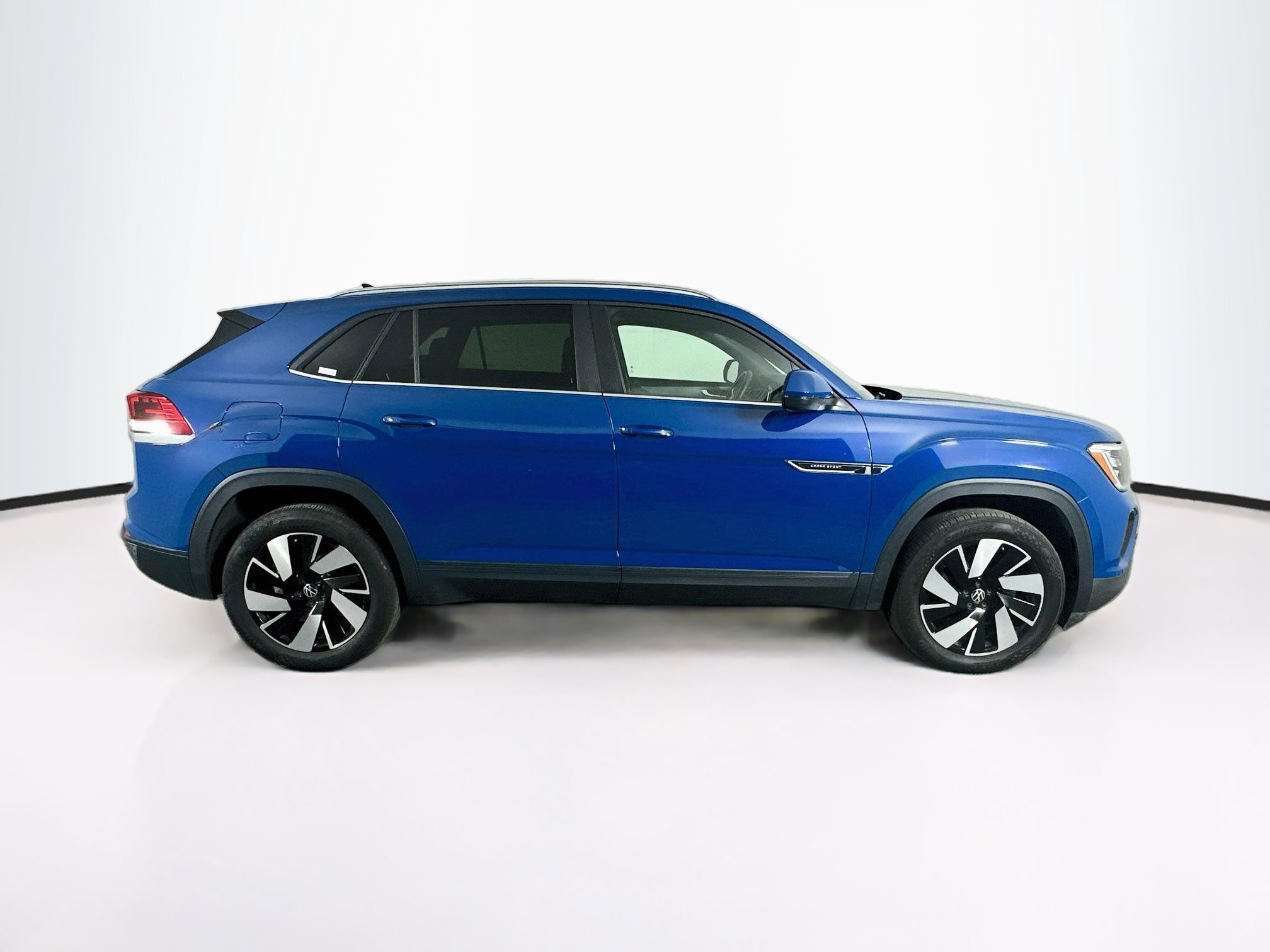 Used 2025 Volkswagen Atlas Cross Sport SE FWD image 10