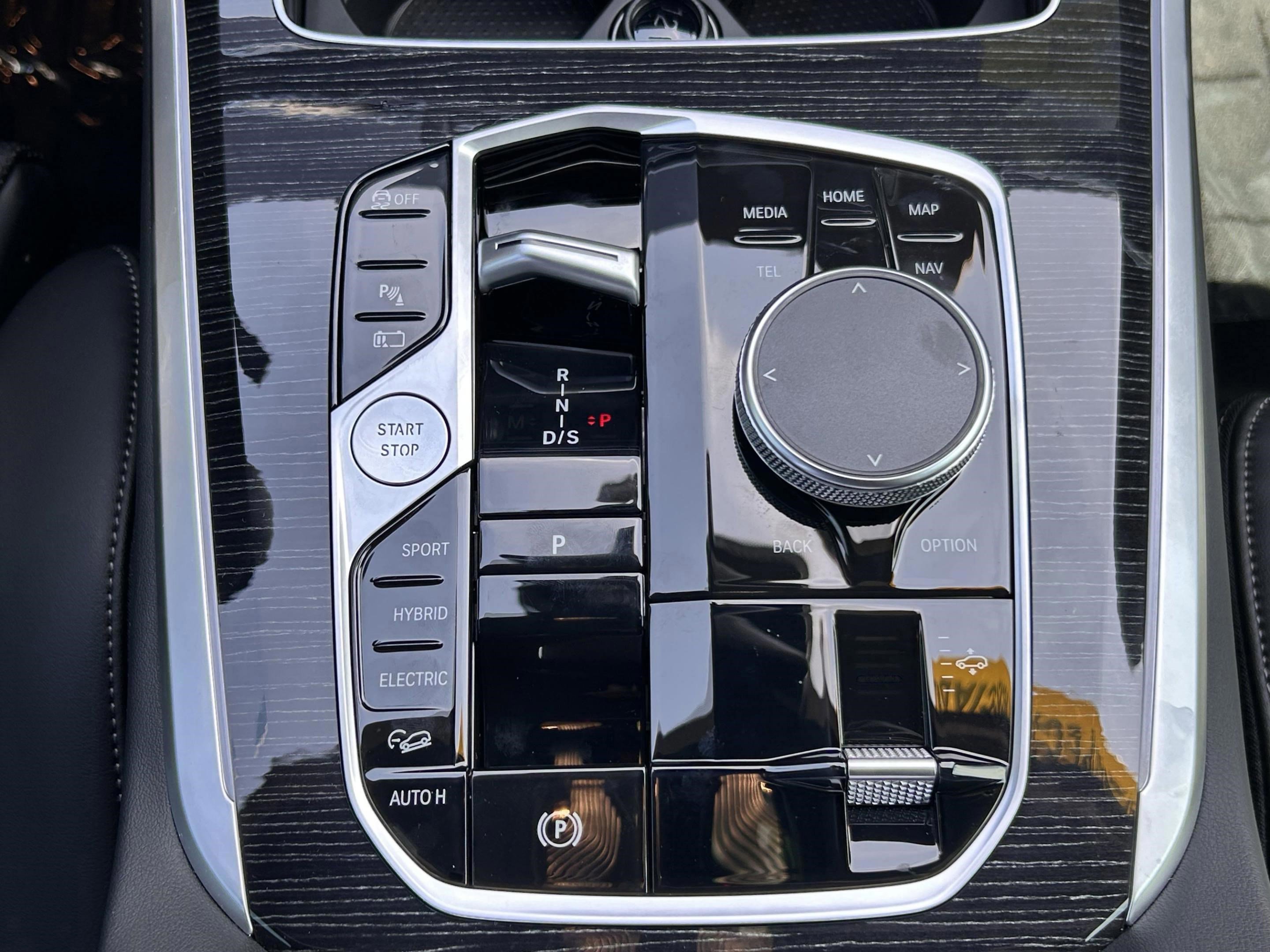 Used 2026 BMW X5 xDrive50e w/ M Sport Package image 12