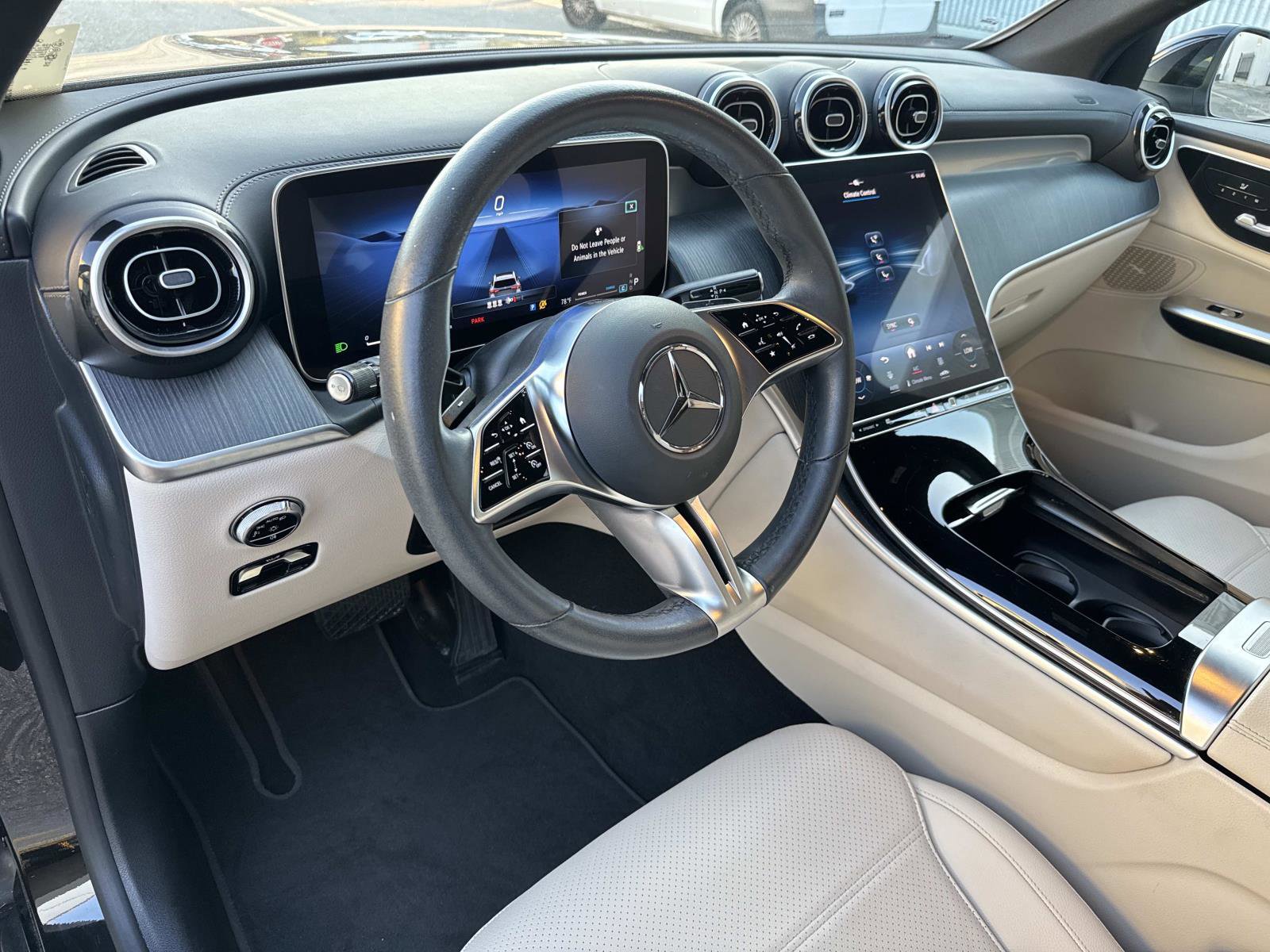 Used 2024 Mercedes-Benz GLC 300 4MATIC image 22