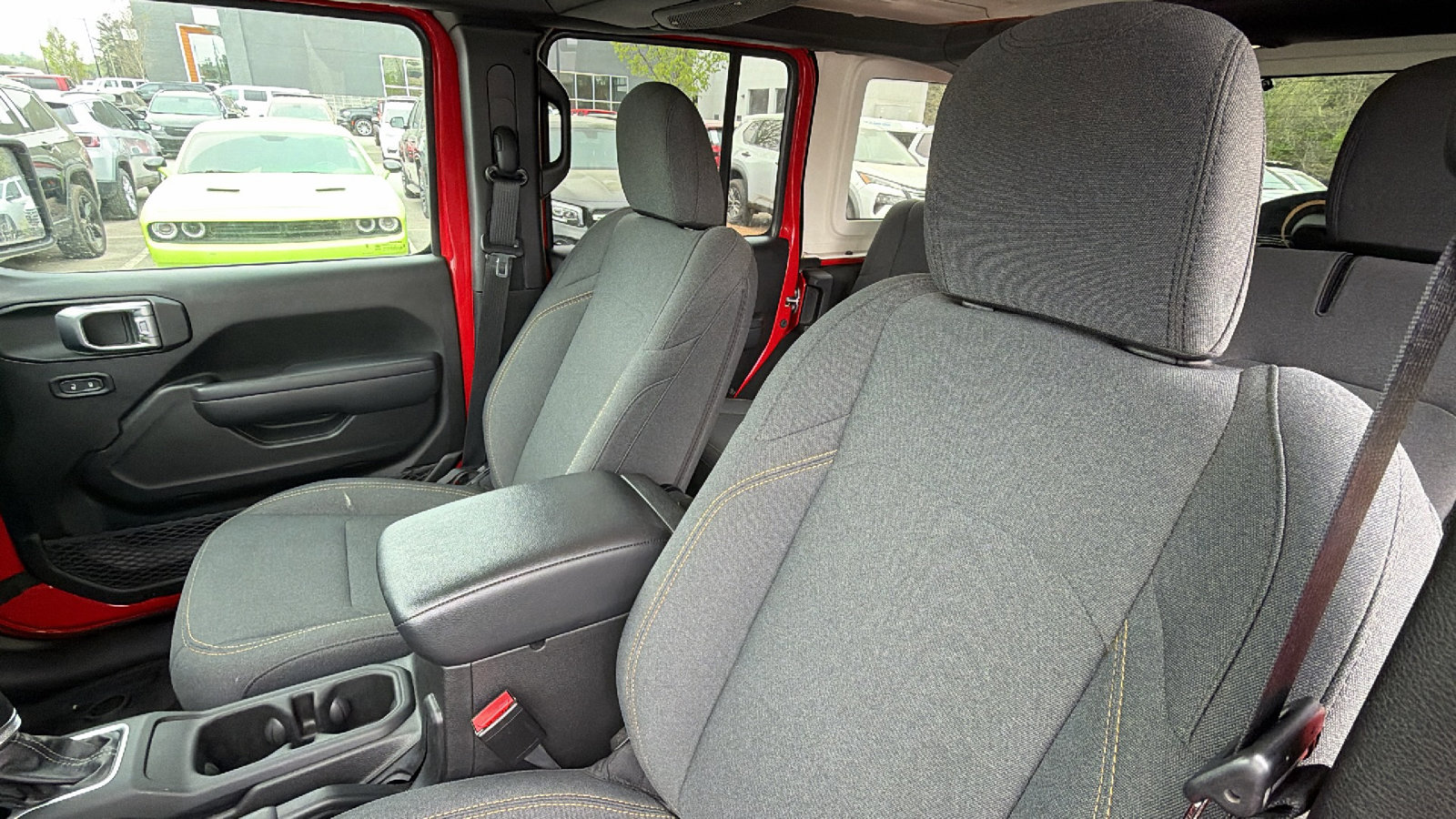 Used 2025 Jeep Wrangler Willys AWD/4WD image 17