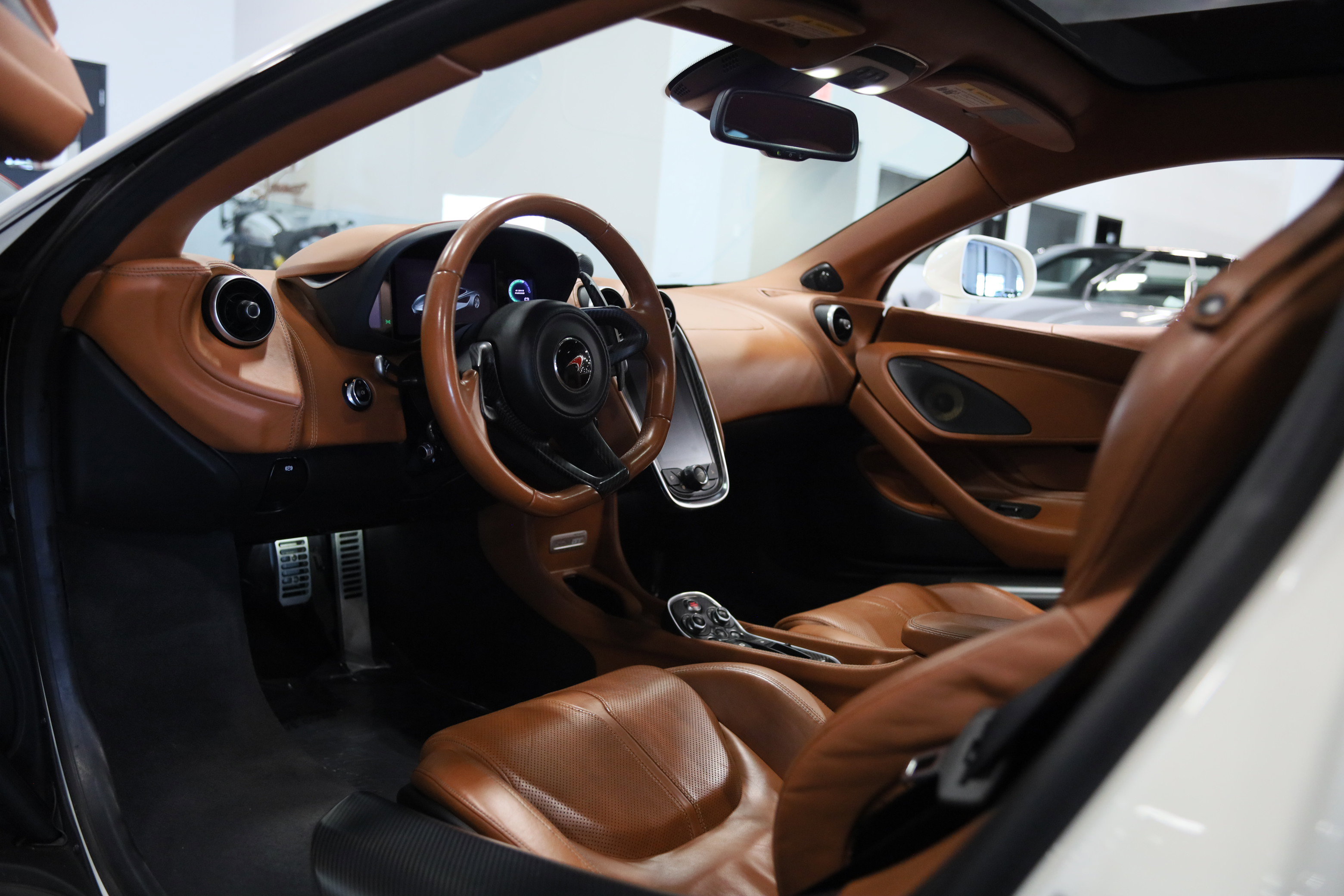 Used 2017 McLaren 570S RWD image 15