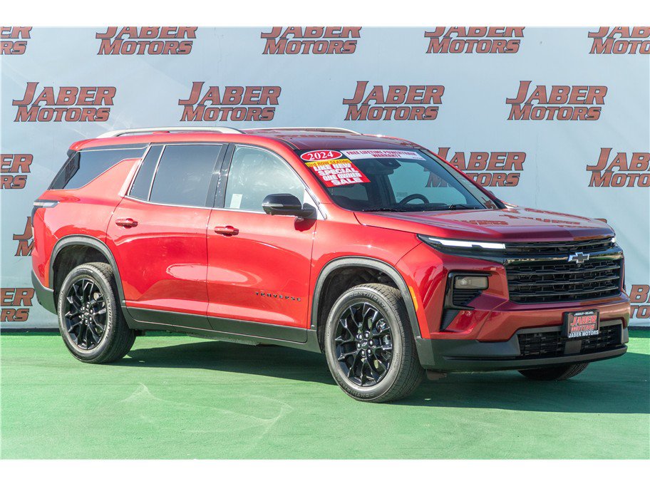Used 2024 Chevrolet Traverse LT w/ Midnight/Sport Edition