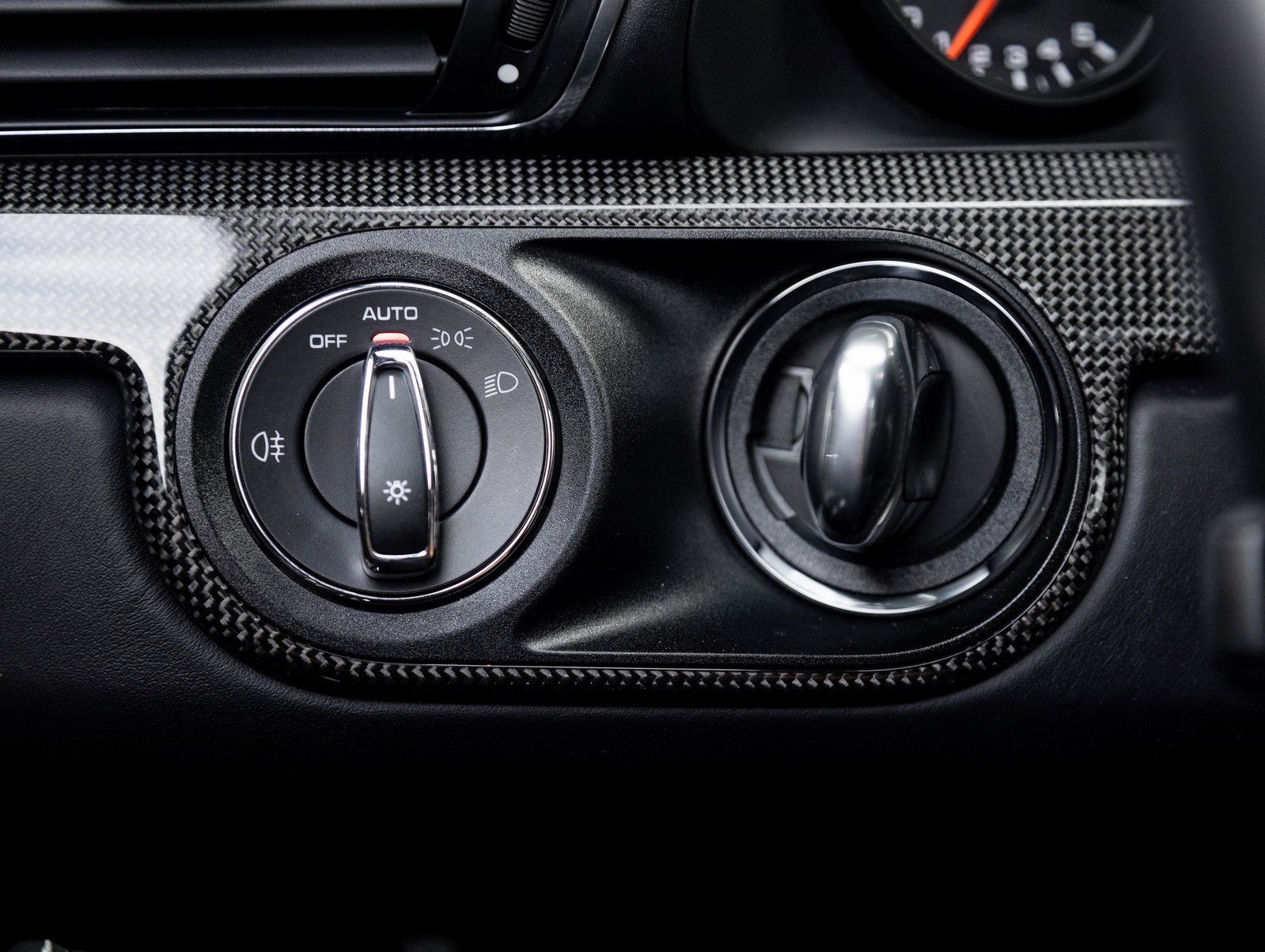 Certified 2018 Porsche 911 Turbo S image 19