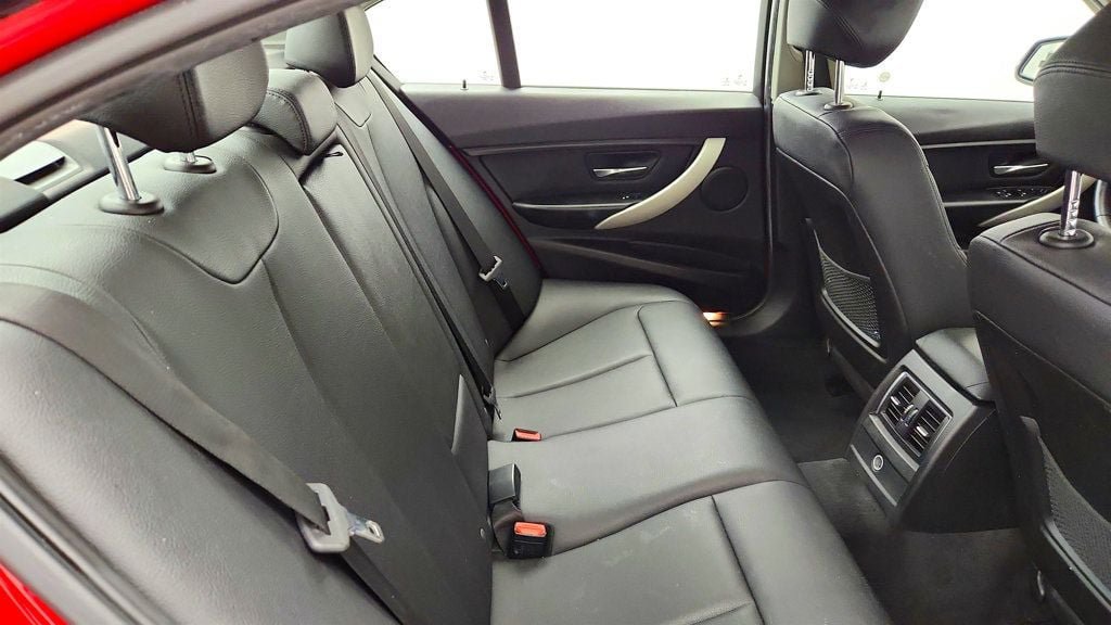 Used 2016 BMW 320i xDrive Sedan AWD/4WD image 19