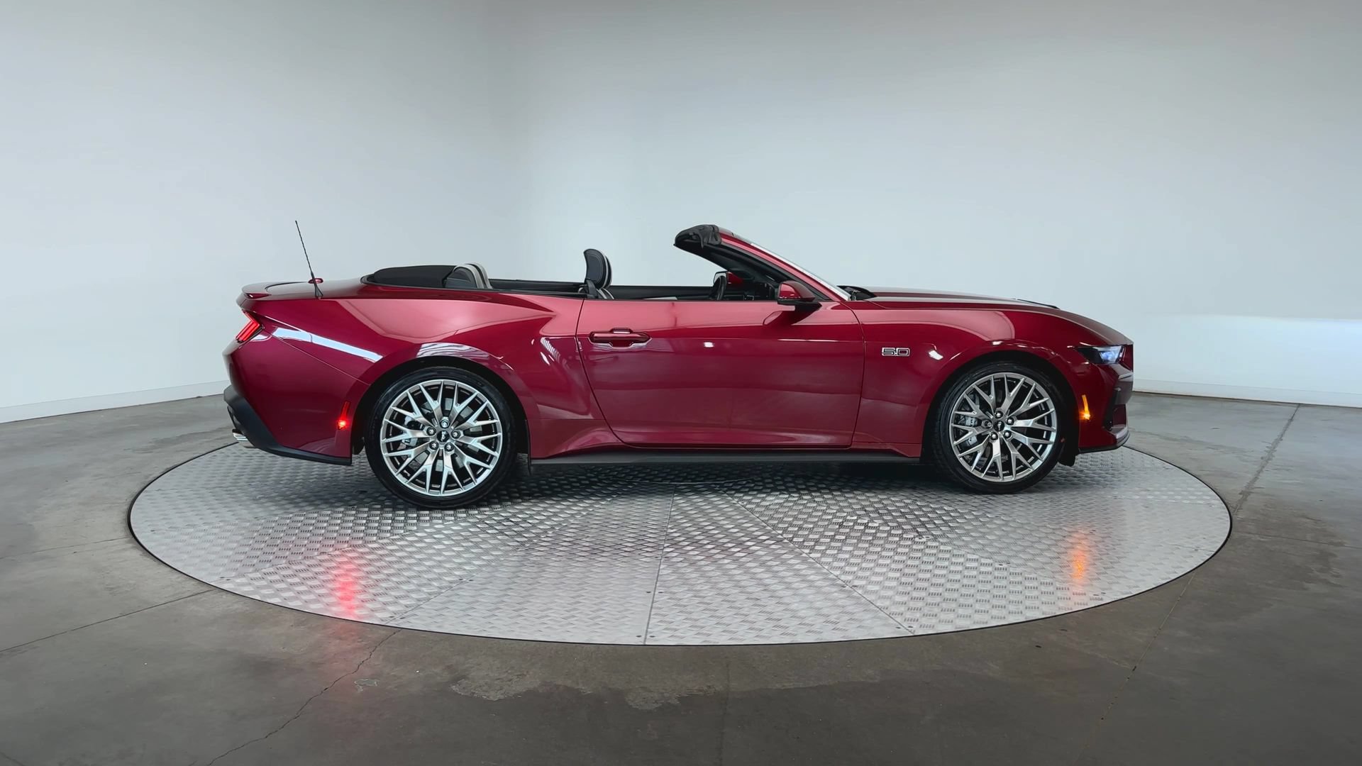 Used 2025 Ford Mustang GT Premium RWD image 9