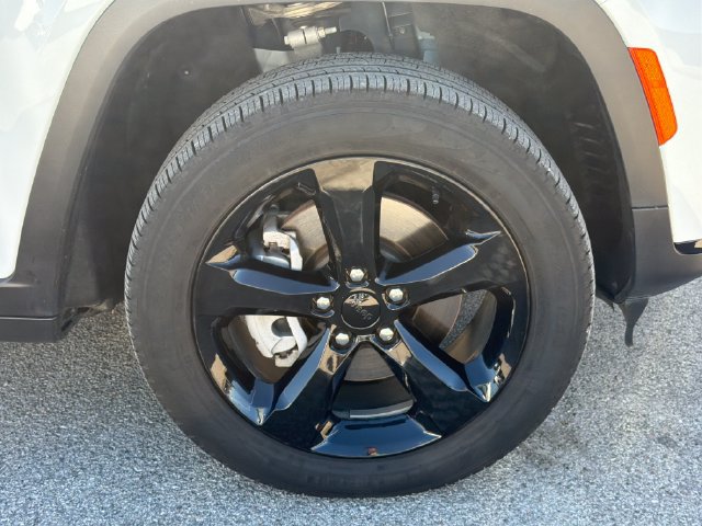 Used 2025 Jeep Grand Cherokee L Limited w/ Black Appearance Package AWD/4WD image 43