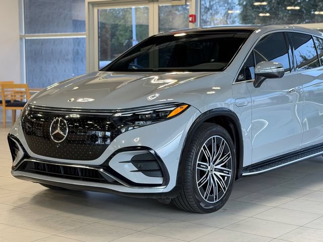 Used 2023 Mercedes-Benz EQS 580 4MATIC SUV image 3