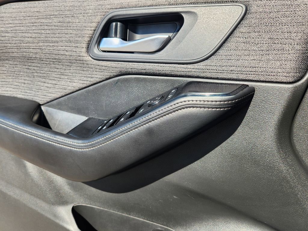 Used 2023 Nissan Rogue SV image 23