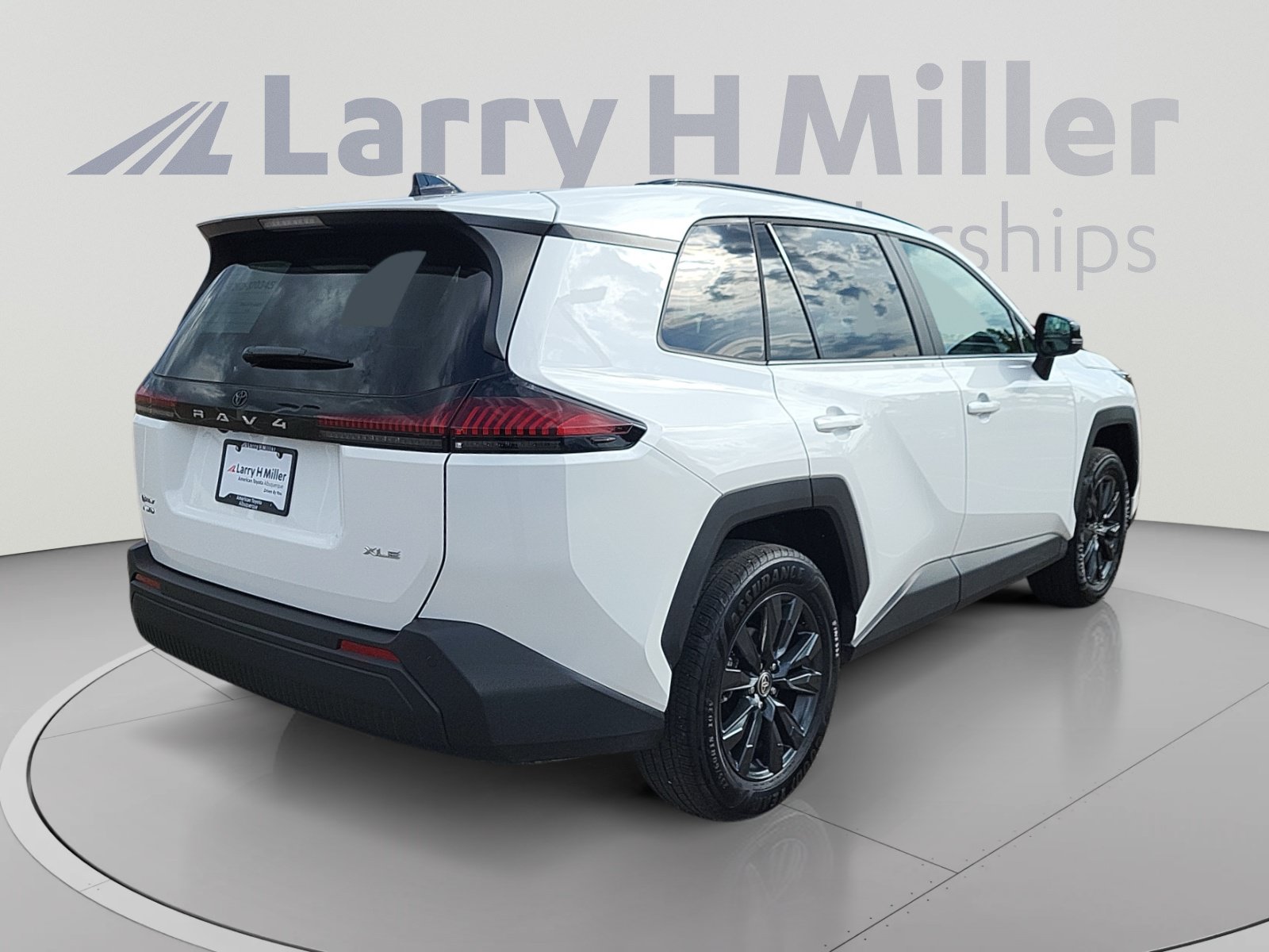 Used 2026 Toyota RAV4 XLE Premium AWD/4WD image 5