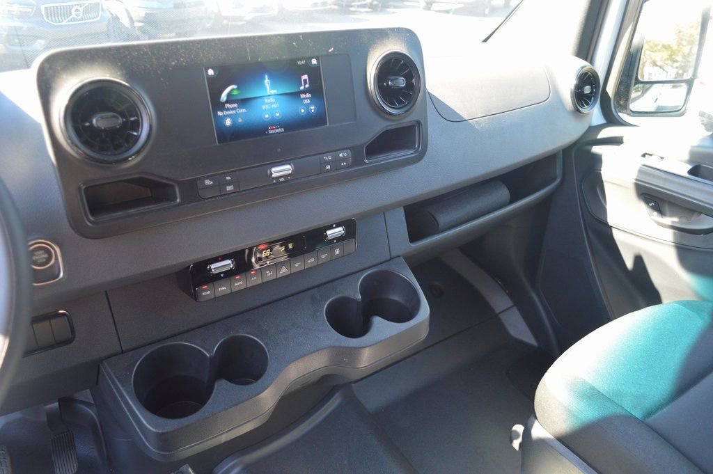 Used 2024 Mercedes-Benz Sprinter 2500 image 7