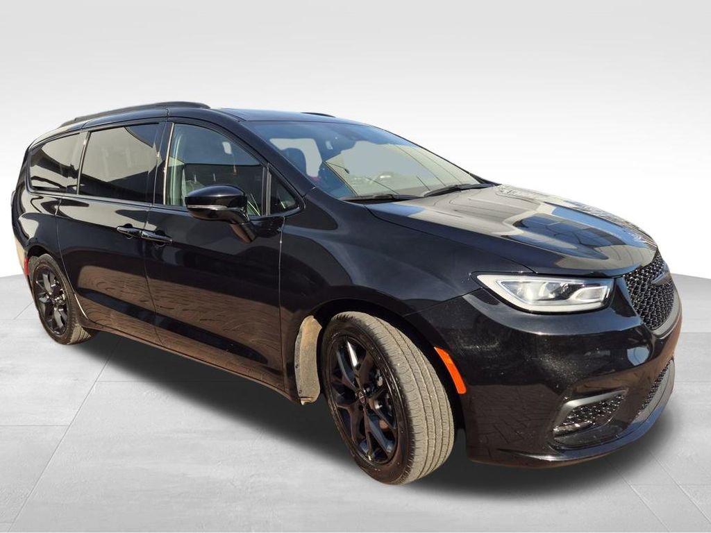 Used 2025 Chrysler Pacifica Limited image 7