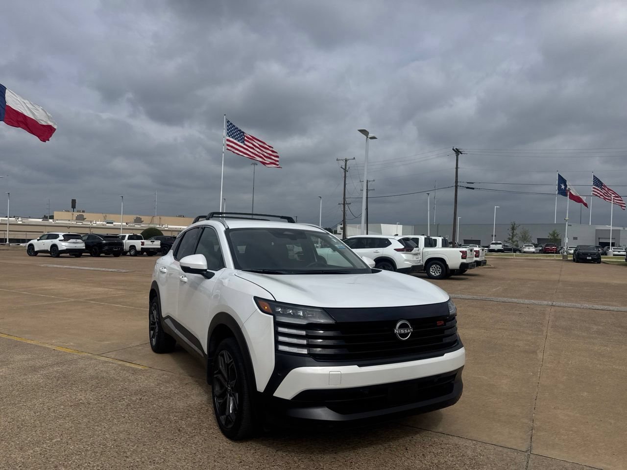 Certified 2025 Nissan Kicks SR FWD image 2
