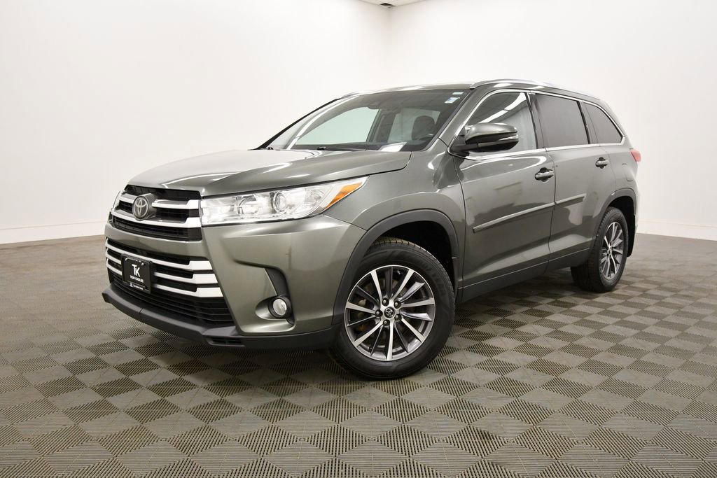 Used 2019 Toyota Highlander XLE w/ Protection Package #3 AWD/4WD image 2