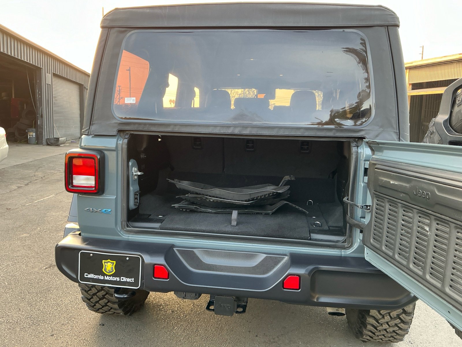 Used 2025 Jeep Wrangler Willys image 26