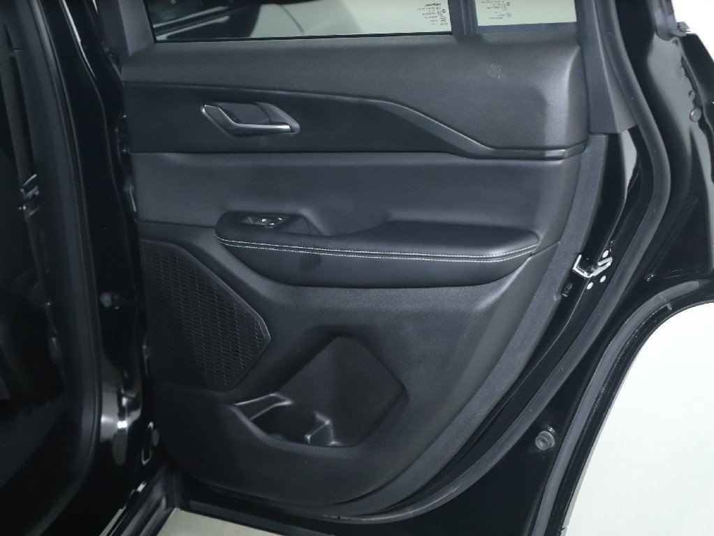 Used 2025 Jeep Grand Cherokee Altitude AWD/4WD image 31