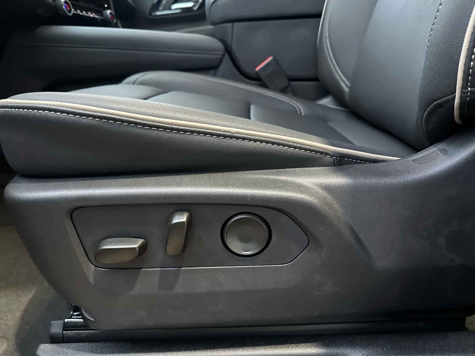 New 2026 Chevrolet Suburban Premier w/ Sun And Tow Package image 16