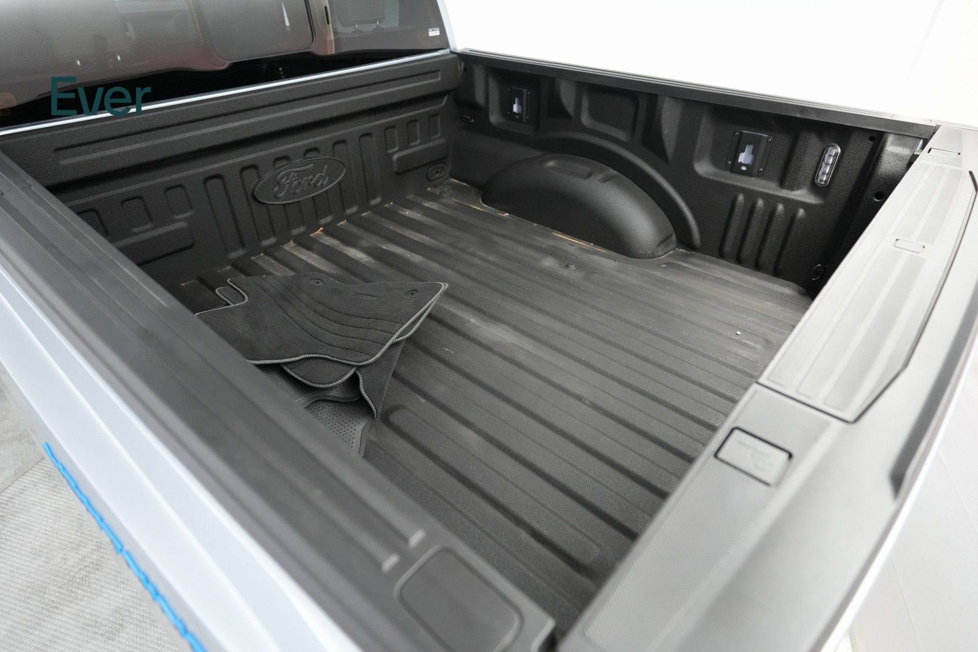 Used 2022 Ford F150 Lightning Platinum image 17