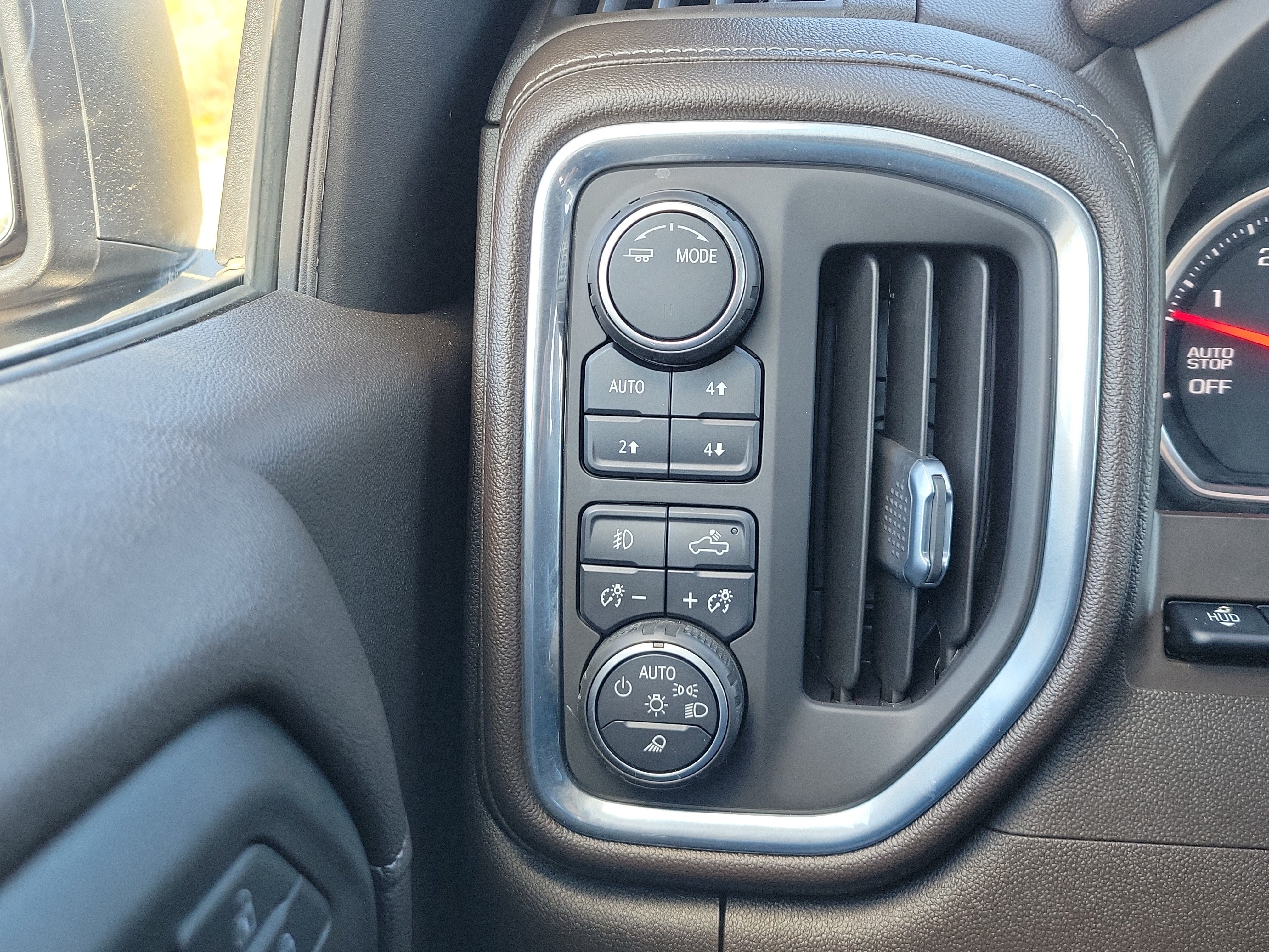 Used 2021 Chevrolet Silverado 1500 LTZ w/ Technology Package AWD/4WD image 30