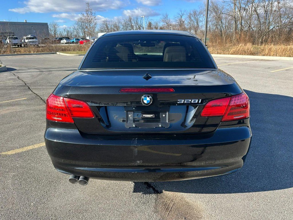 Used 2012 BMW 328i Convertible image 4