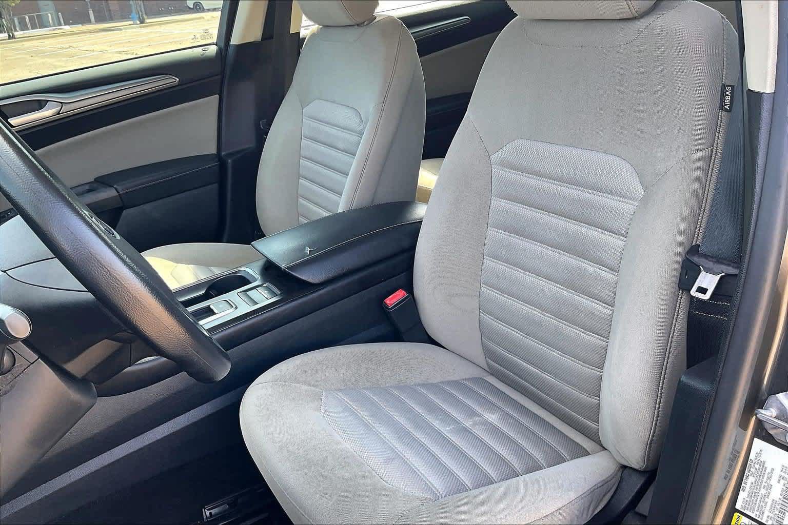 Used 2017 Ford Fusion S FWD image 9