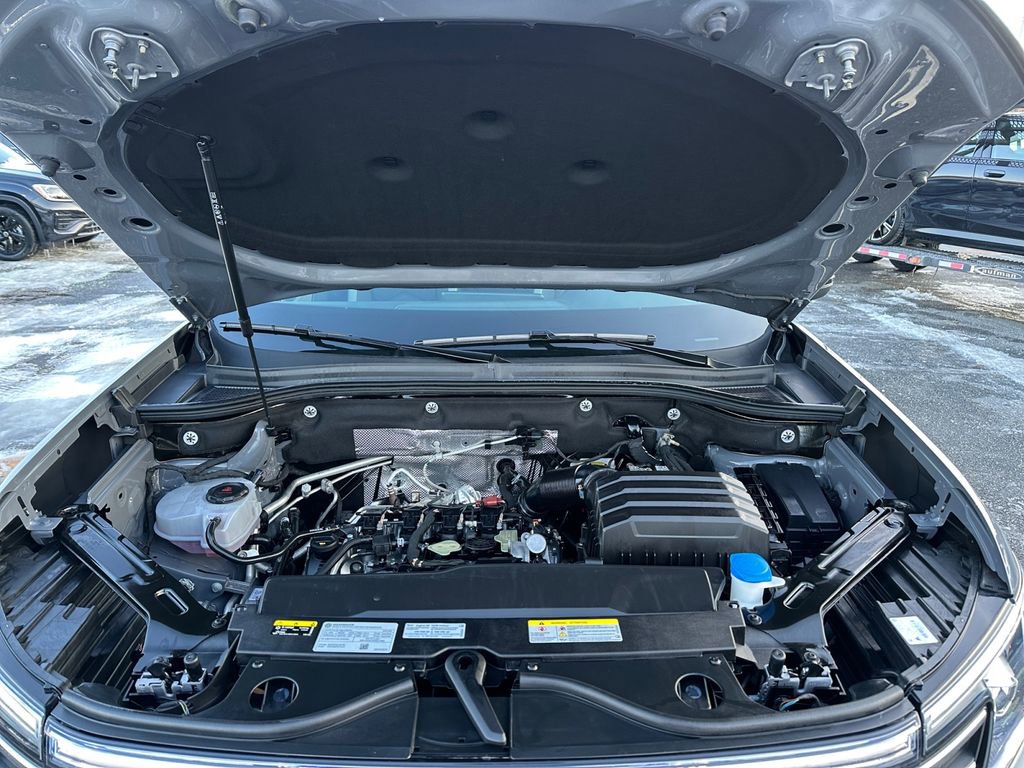 Used 2025 Volkswagen Atlas Peak Edition SE image 29