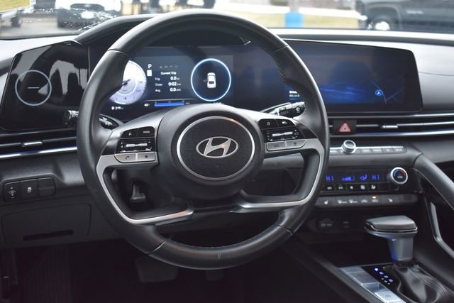 Used 2025 Hyundai Elantra SEL image 17